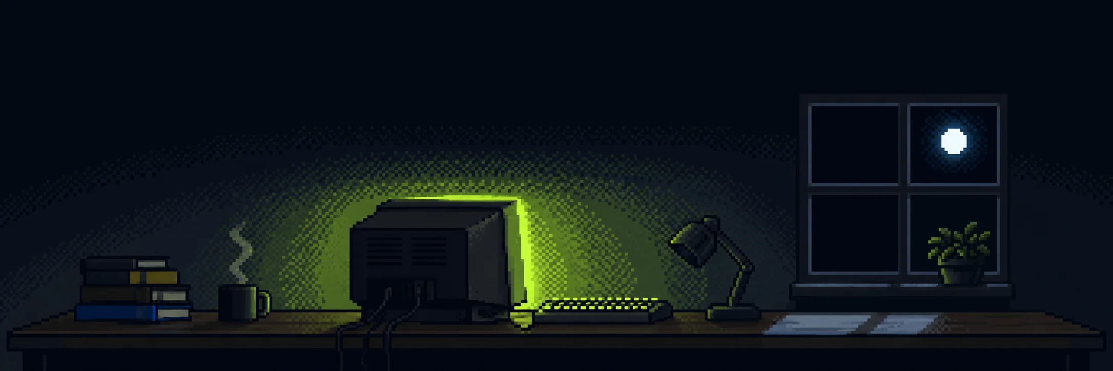 Nachtszene als Pixelgrafik: ein Schreibtisch mit Büchern, dampfender Tasse, einem alten Röhrenmonitor, dessen grünes Leuchten die Wand anstrahlt, Tastatur und ausgeschalteter Lampe, rechts ein Fenster mit Vollmond